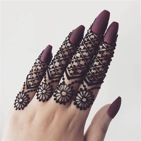 short mehndi design