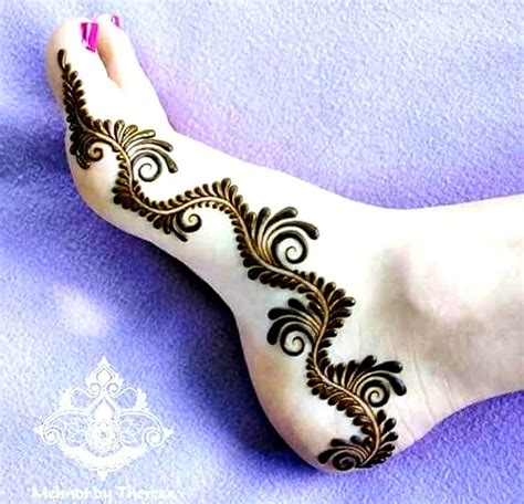 leg border mehndi design