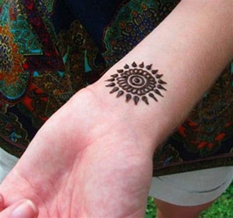 simple wrist mehndi design