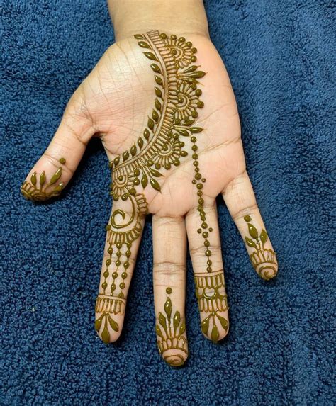 palm flower mehndi design