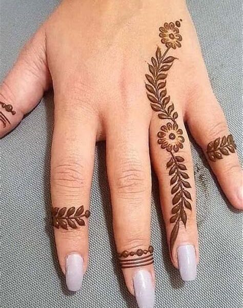 simple mehndi designs on fingers