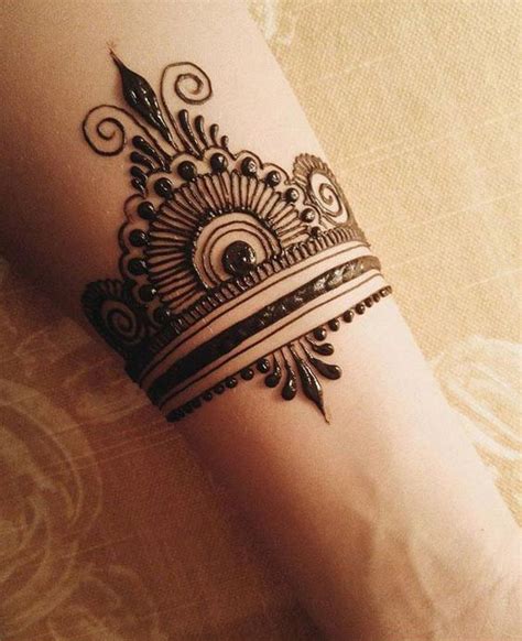 mehndi designs on wrist