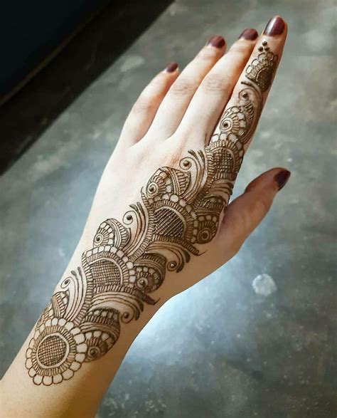 simple kangan mehndi design