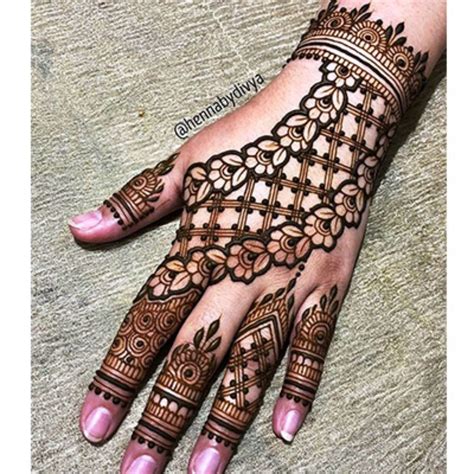 k naam ki mehndi design