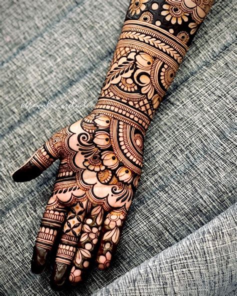 lotus mehndi design simple