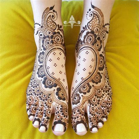 simple mehndi designs for feet