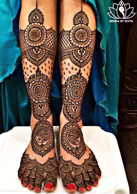 thigh mehndi design