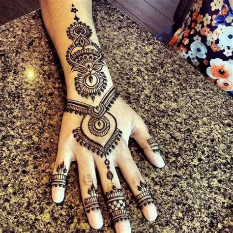 halki mehndi design