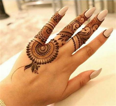 pakistani finger mehndi design