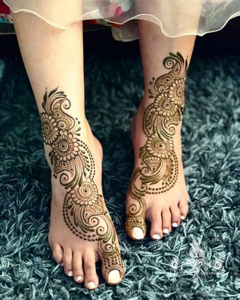 pair ki simple mehndi design