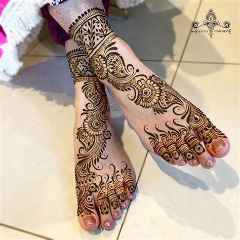 triangle mehndi design