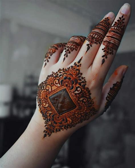 unique stylish mehndi design