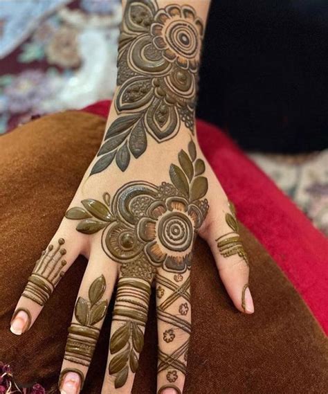 instagram floral mehndi design