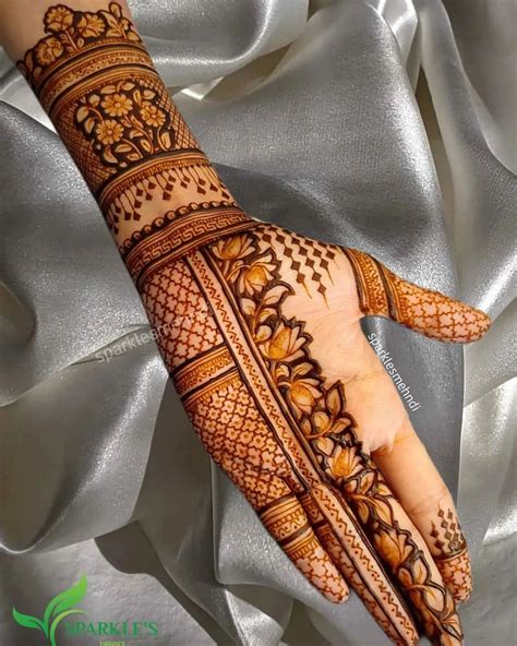 font hand mehndi design