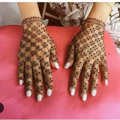 simple checks mehndi design