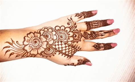 saral mehndi design