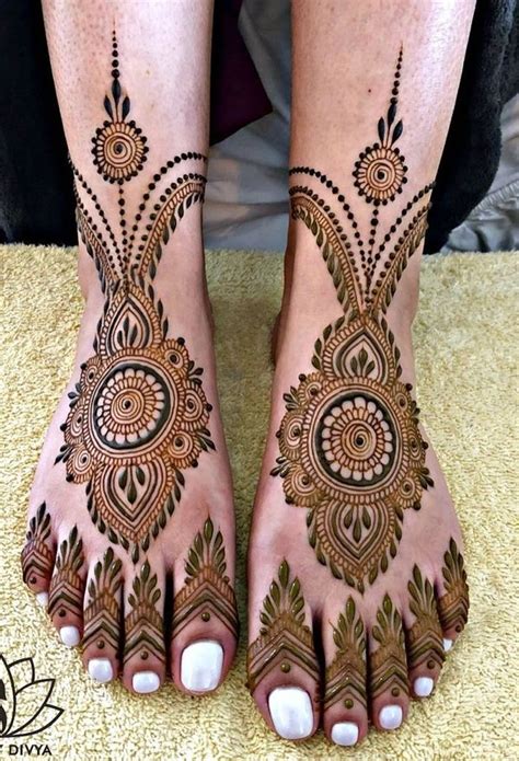pairo ki mehndi design simple