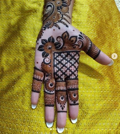 square mehndi design